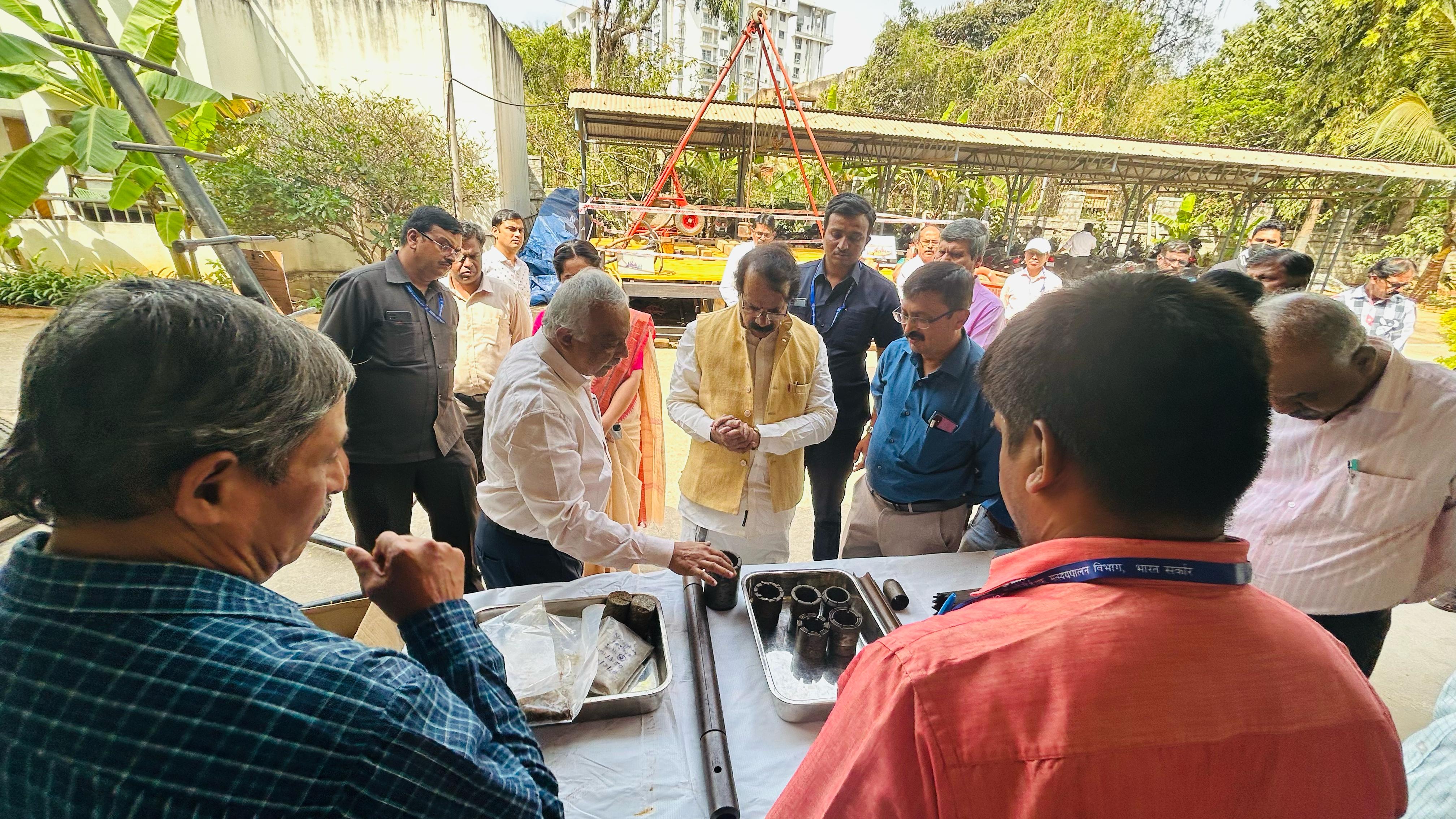 Shri. George Kurian, MoS inspecting the sub soil equipments